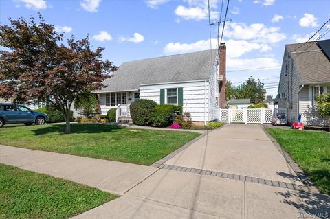 Photo of 34 Audrey Avenue, Plainview, NY 11803 (MLS # 914502)