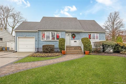 10 Roxbury Street Farmingdale NY 11735