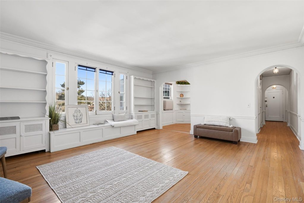 Photo of 10 Brooklands Cir #5G, Bronxville, NY 10708 (MLS # 959153)