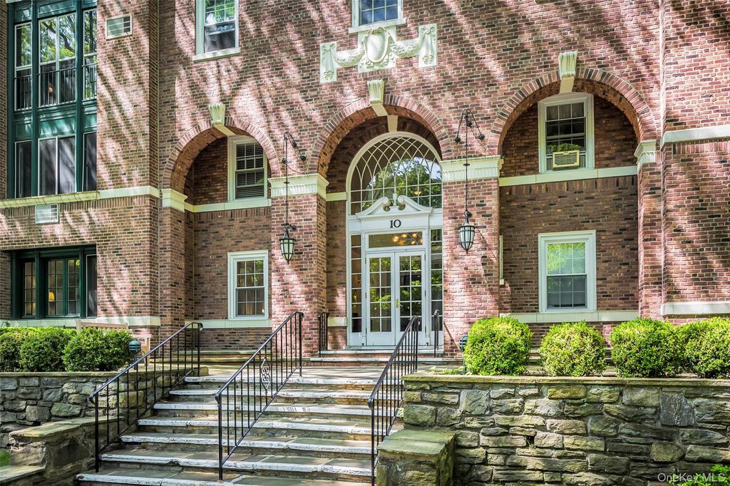 Photo of 10 Brooklands Cir #5G, Bronxville, NY 10708 (MLS # 959153)