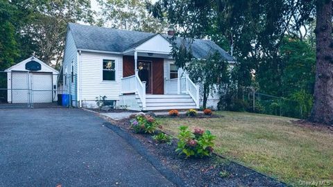 Photo of 153 Berkshire Drive, Farmingville, NY 11738 (MLS # 920356)