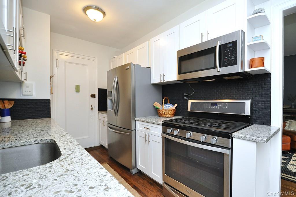 Scarsdale, New York 10583, United States, 1 Bedroom Bedrooms, ,1 BathroomBathrooms,Residential,Active,202848