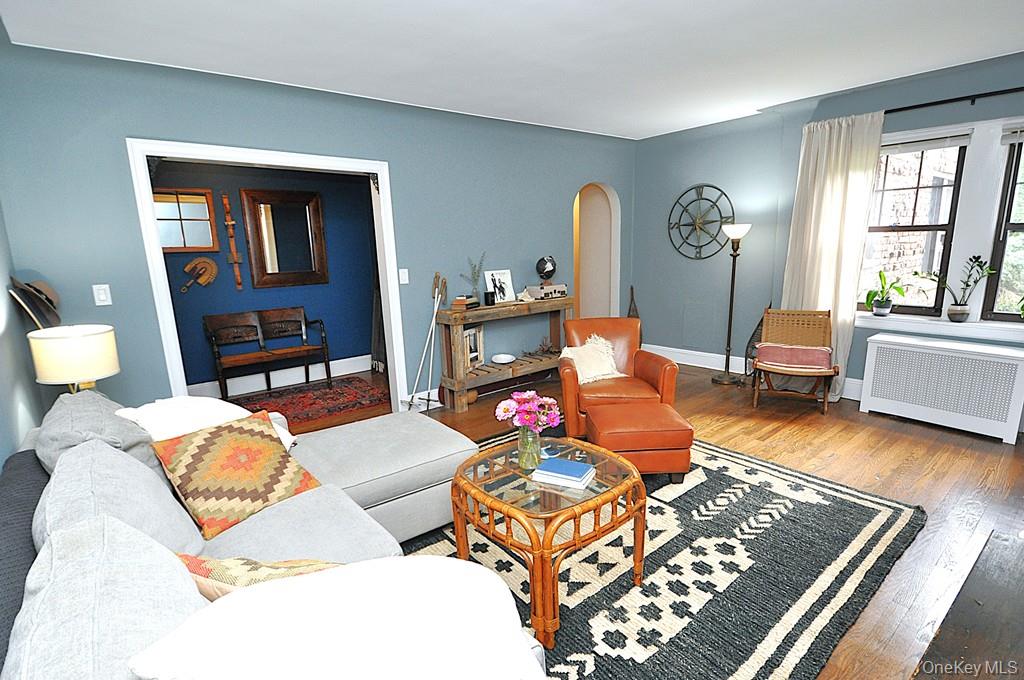 Scarsdale, New York 10583, United States, 1 Bedroom Bedrooms, ,1 BathroomBathrooms,Residential,Active,202848