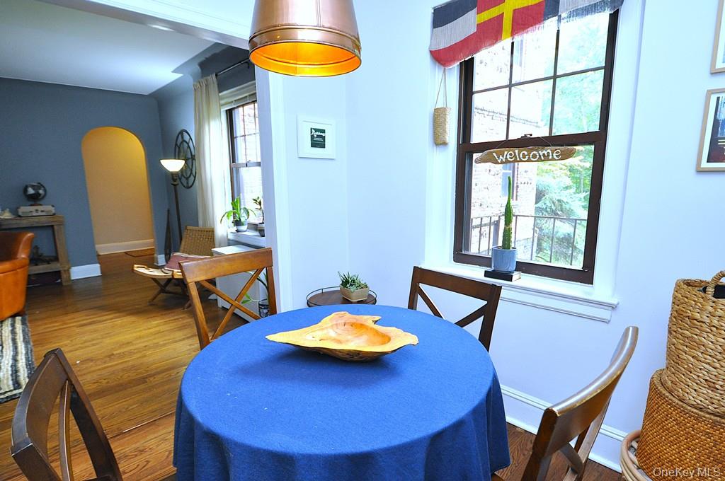 Scarsdale, New York 10583, United States, 1 Bedroom Bedrooms, ,1 BathroomBathrooms,Residential,Active,202848