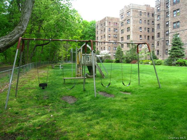 Scarsdale, New York 10583, United States, 1 Bedroom Bedrooms, ,1 BathroomBathrooms,Residential,Active,202848