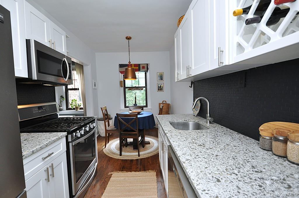 Scarsdale, New York 10583, United States, 1 Bedroom Bedrooms, ,1 BathroomBathrooms,Residential,Active,202848