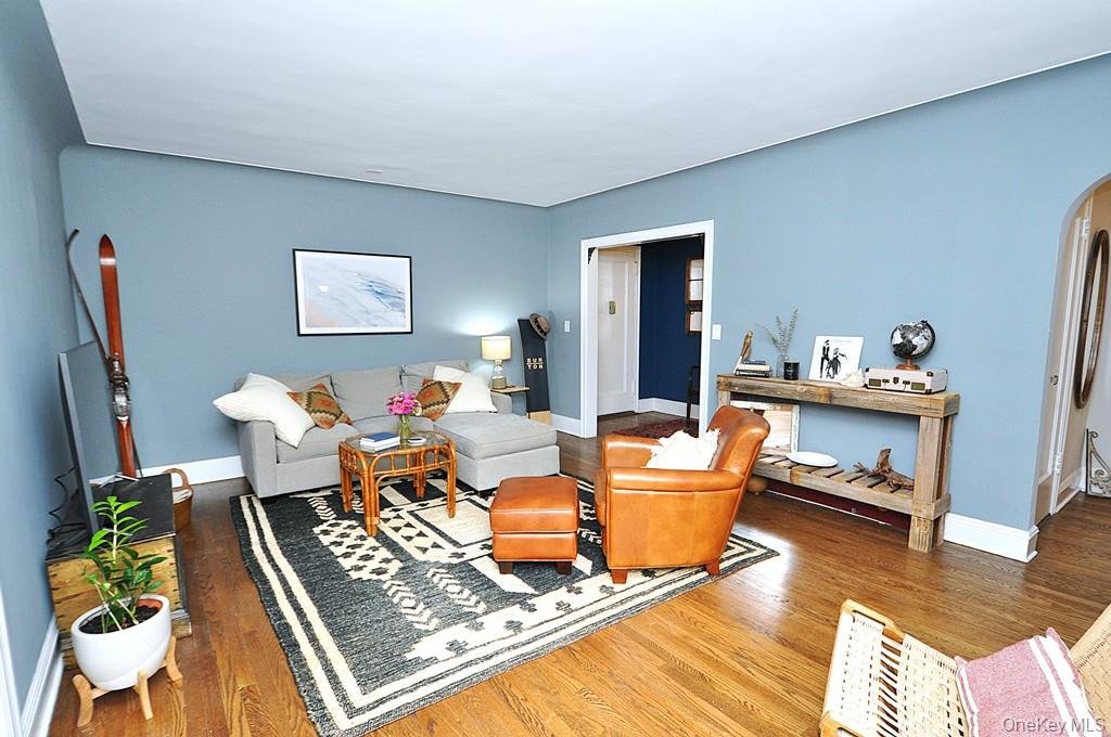 Scarsdale, New York 10583, United States, 1 Bedroom Bedrooms, ,1 BathroomBathrooms,Residential,Active,202848