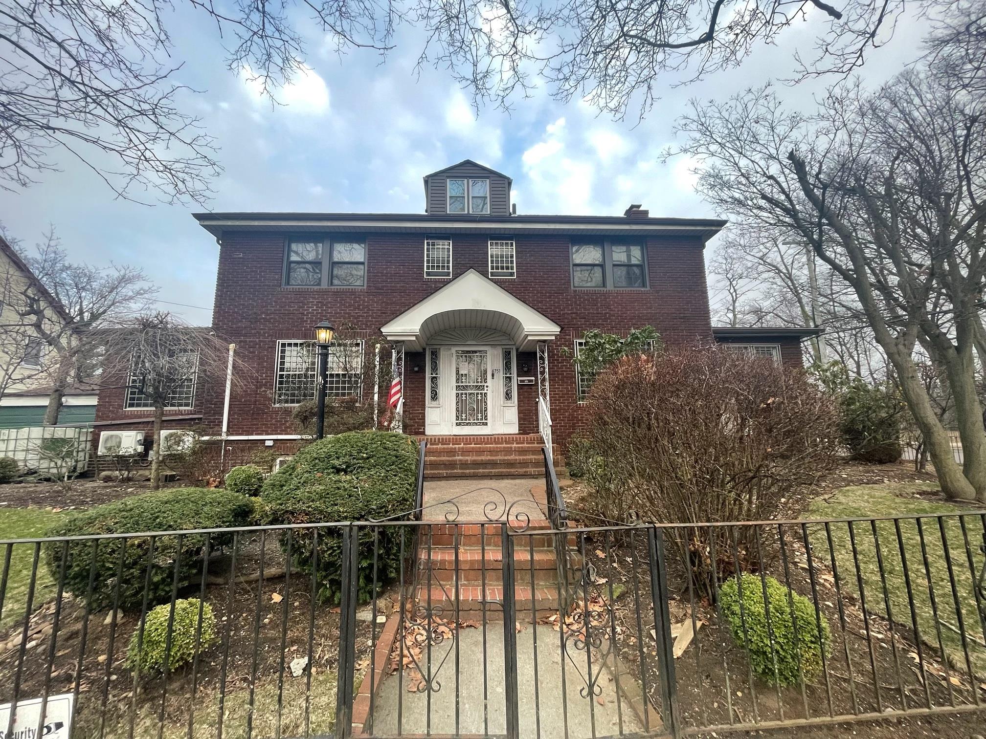 Rental Property at 161 Street, Flushing, Queens, NY - Bedrooms: 6 
Bathrooms: 5 
Rooms: 12  - $8,800 MO.