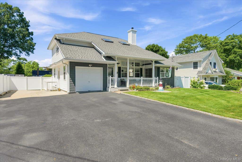 Photo of 85 Maple Road, Rocky Point, NY 11778 (MLS # 1028520)