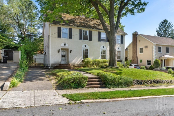 12 CAROLINA RD, LITTLE NECK, NY 11362 - Image 6731b03e95e8d8cc032a7d2c48ddd1f9/2137410589