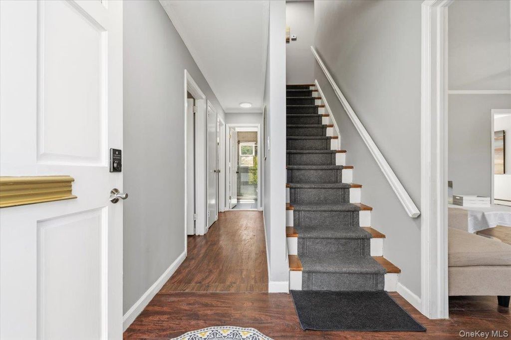 Photo of 11 Glenwood Road, Glen Head, NY 11545 (MLS # 974915)