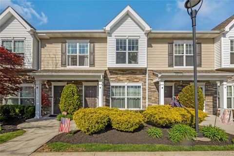 Condo For Sale - 5 Hunter Drive<br/> Central Islip, NY 11722