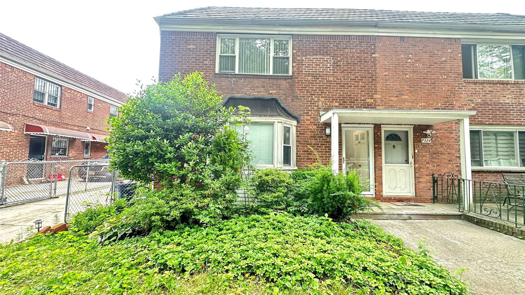 199th Street 2Fl, Fresh Meadows, Queens, NY - 2 Bedrooms  
1 Bathrooms  
5 Rooms - 