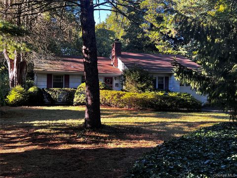 Photo of 17 Quaker Path, Huntington, NY 11743 (MLS # 916992)