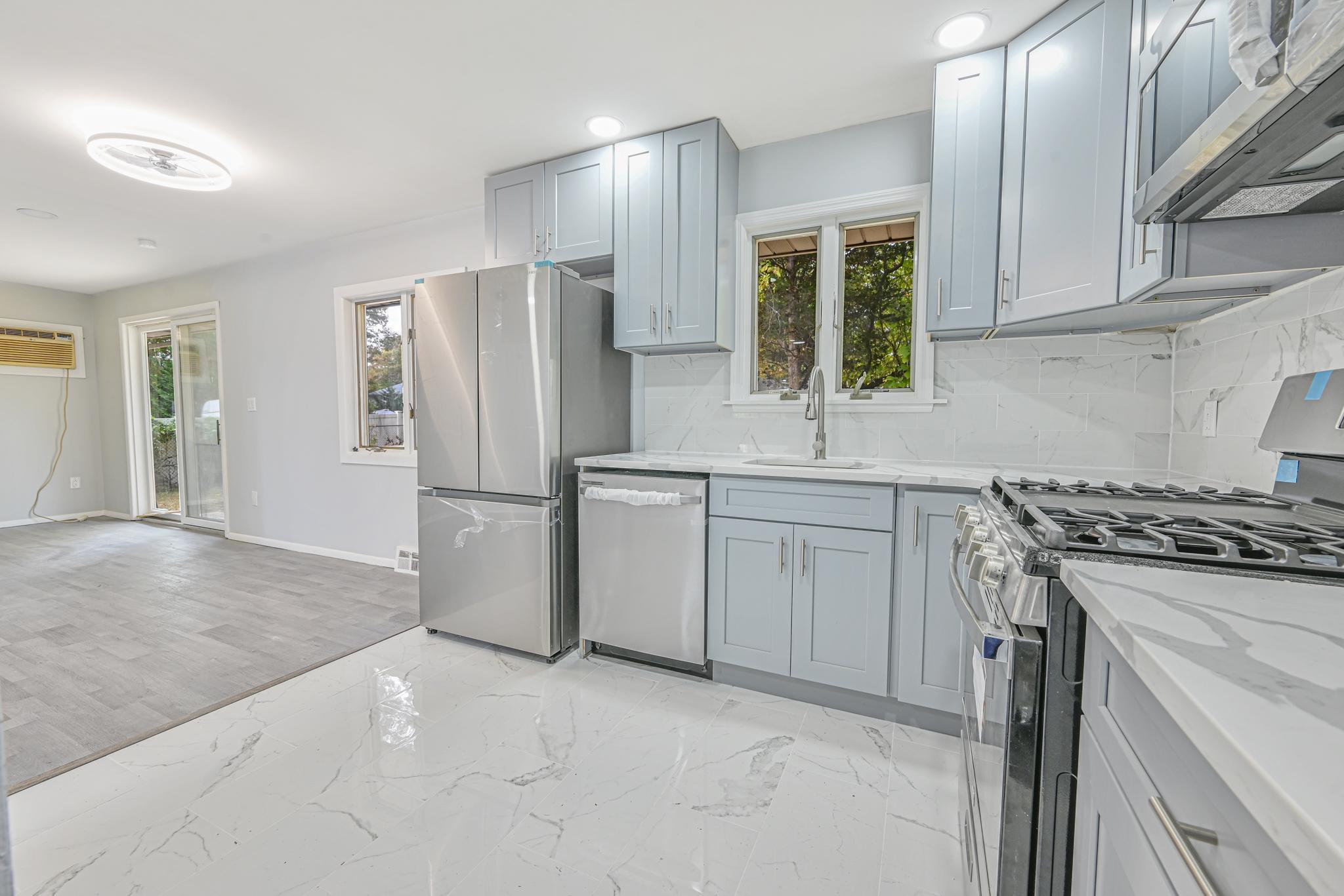 22 Paula Boulevard, Selden, New York image 4