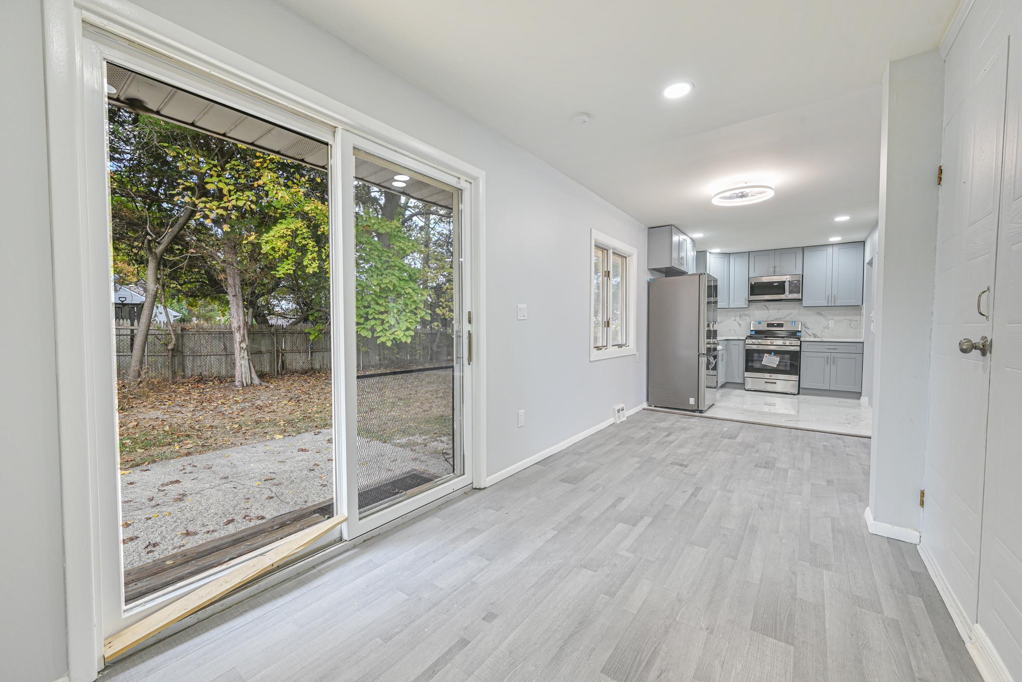 22 Paula Boulevard, Selden, New York image 5