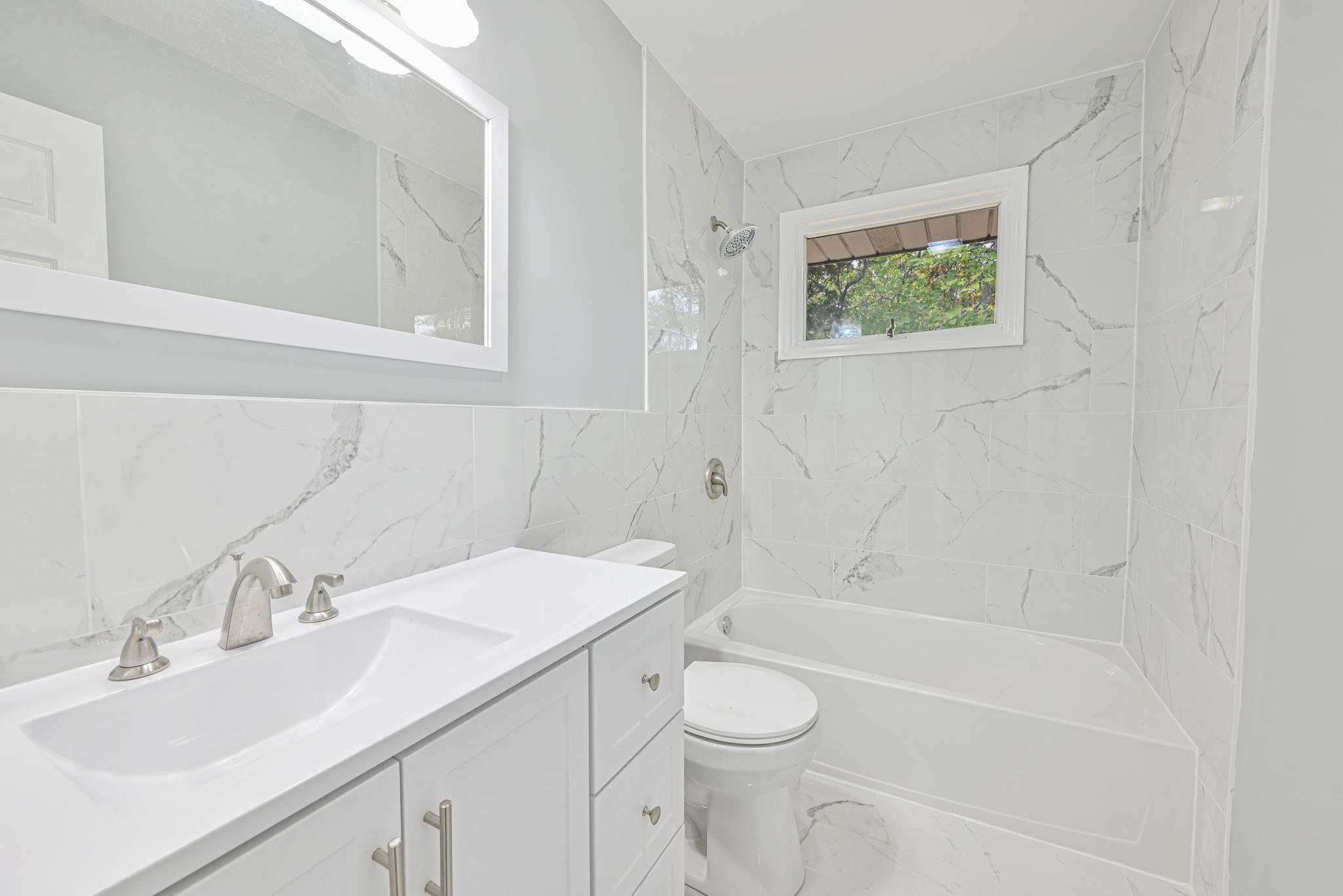 22 Paula Boulevard, Selden, New York image 7