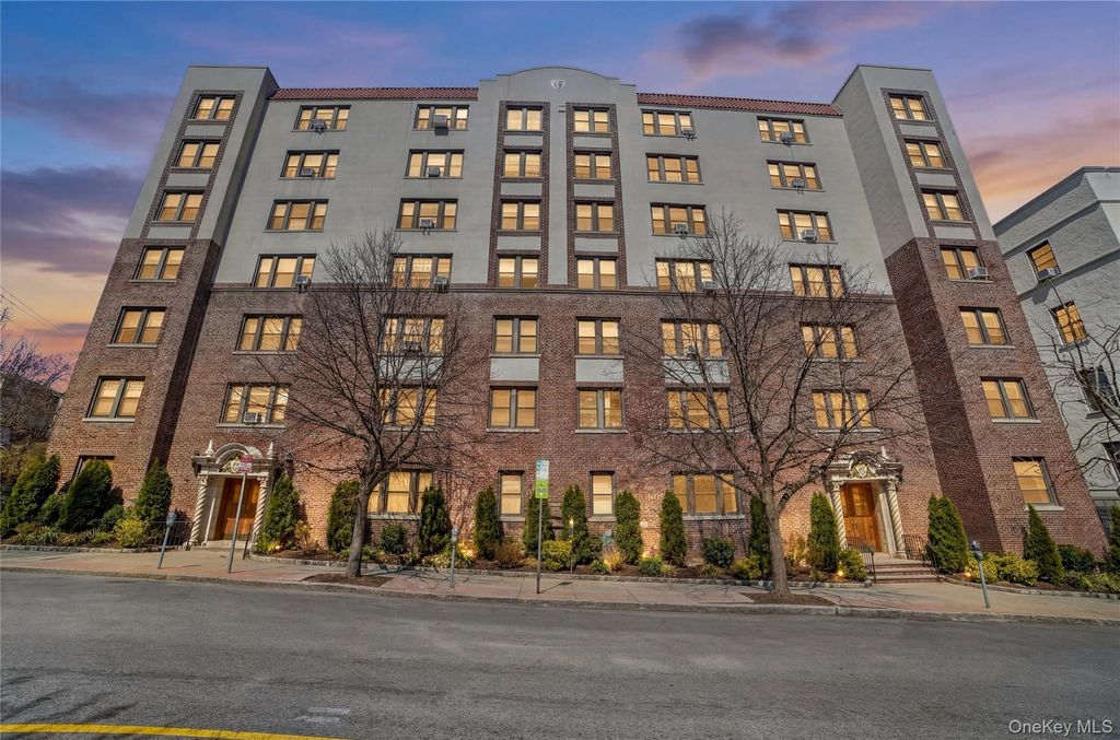 Photo of 42 Pondfield Road W #4F, Bronxville, NY 10708 (MLS # 1006341)