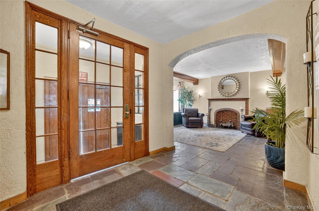Photo of 42 Pondfield Road W #4F, Bronxville, NY 10708 (MLS # 1006341)
