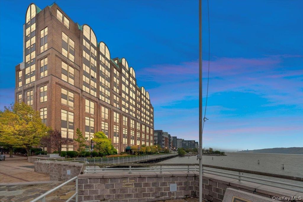 Photo of 23 Water Grant Street #10B, Yonkers, NY 10701 (MLS # 959145)