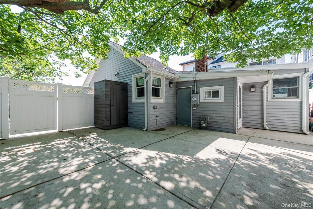 Photo of 101 California Street, Long Beach, NY 11561 (MLS # 962497)