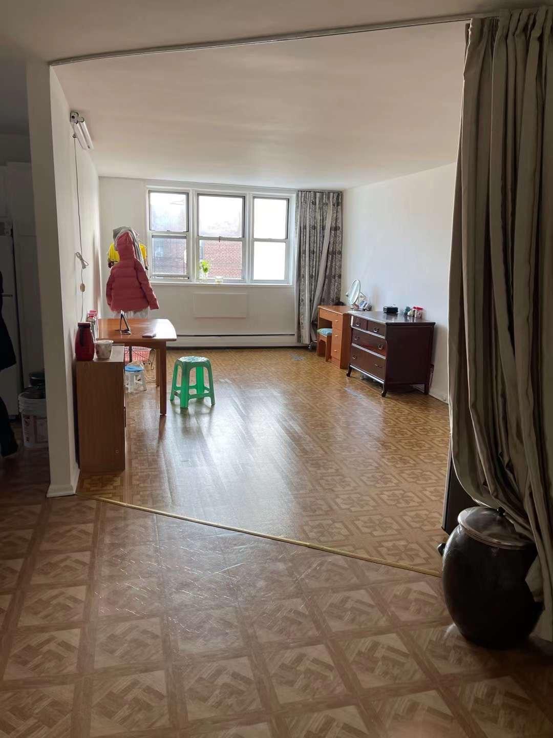 Property for Sale at Parsons Blvd  Blvd 6V, Flushing, Queens, NY - Bedrooms: 2 
Bathrooms: 1  - $408,000