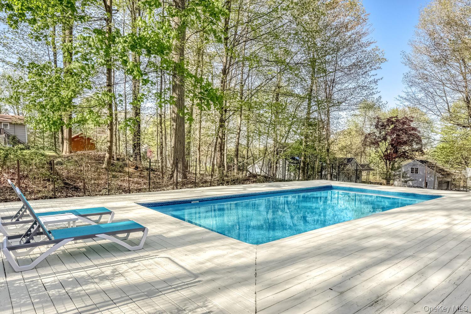 129 E Willow Tree Road