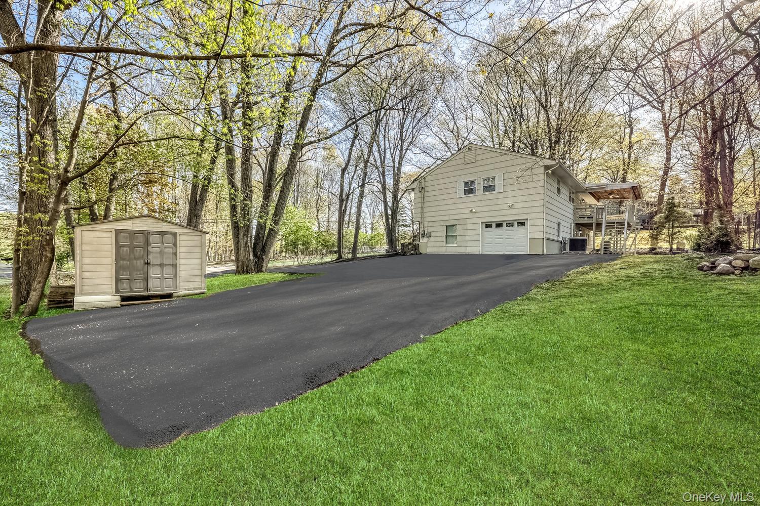 129 E Willow Tree Road