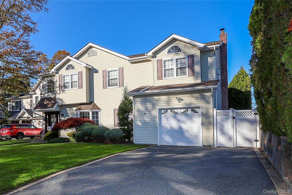 Photo of 1817 Gardenia Avenue, North Merrick, NY 11566 (MLS # 943790)