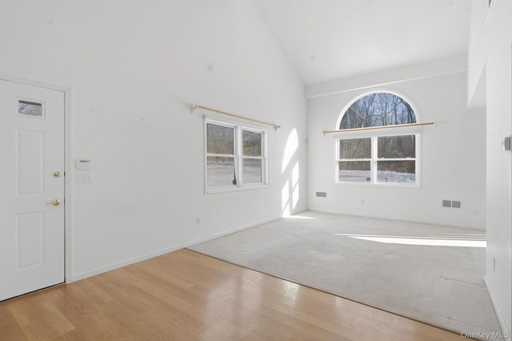 Photo of 39 Deer Crossing Drive, Fishkill, NY 12524 (MLS # 967233)