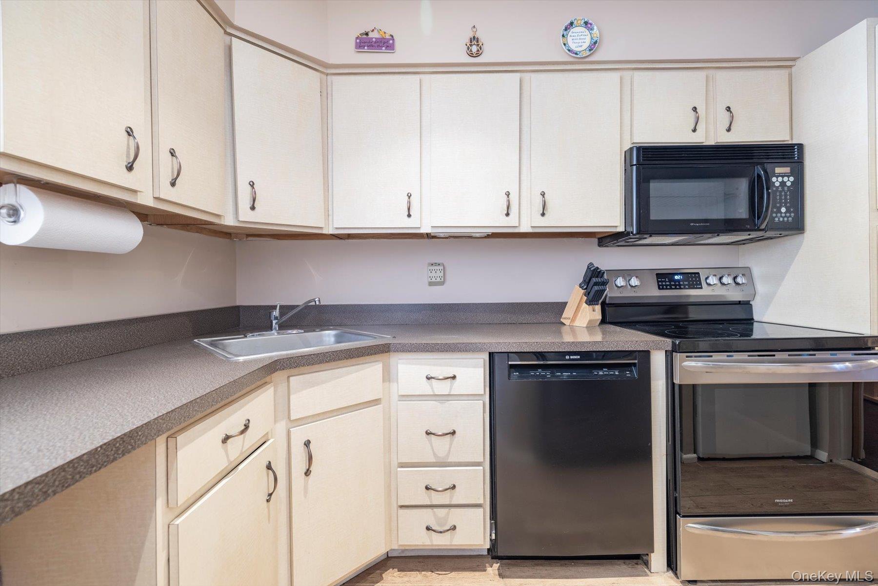 100 Daly Boulevard 408