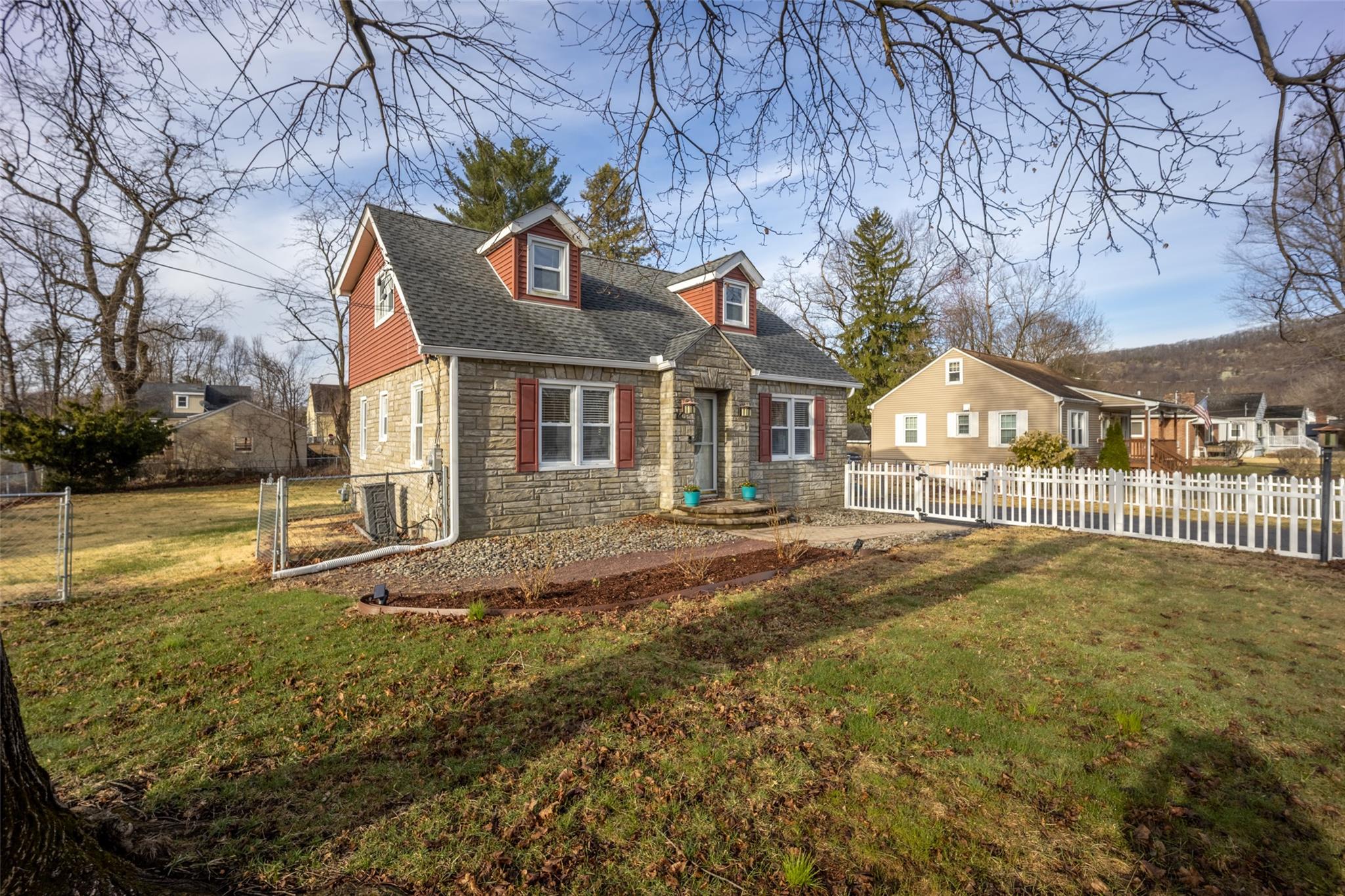 11 N Locust Avenue, New Windsor, New York image 3