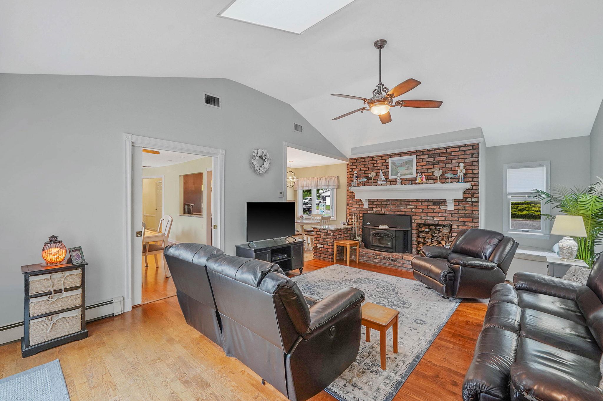 6 Rockhall Lane, Rocky Point, New York image 15