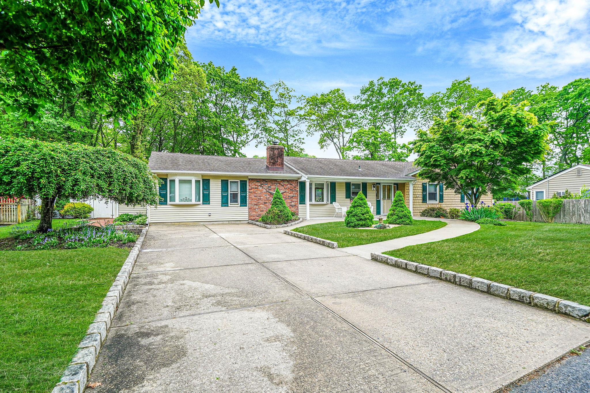6 Rockhall Lane, Rocky Point, New York image 3