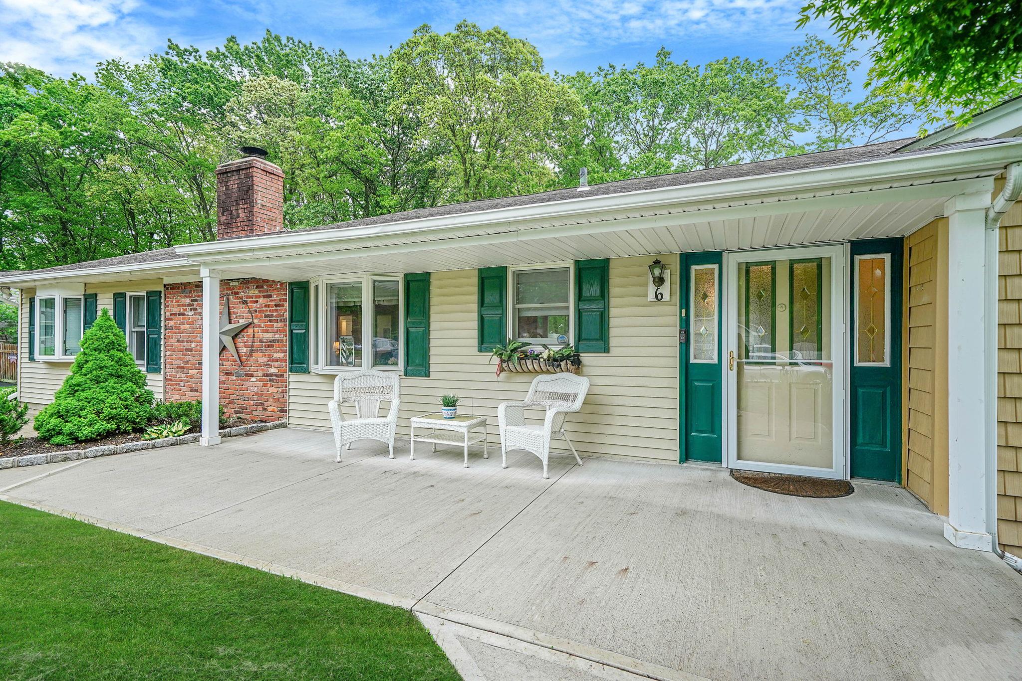 6 Rockhall Lane, Rocky Point, New York image 4