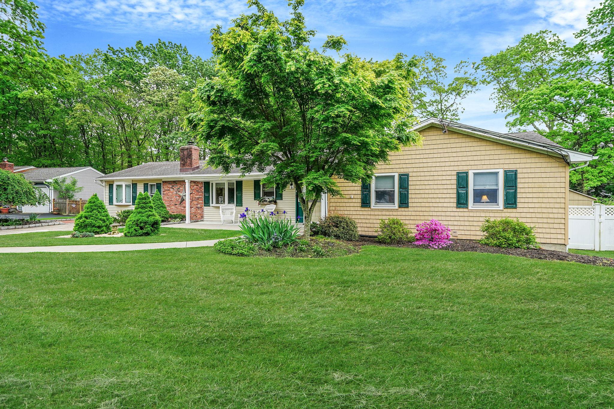 6 Rockhall Lane, Rocky Point, New York image 2