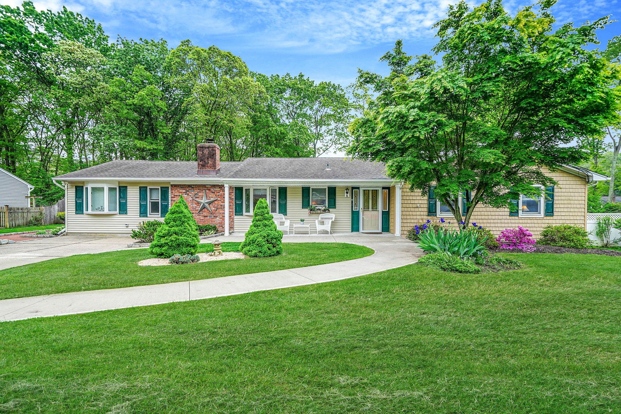 6 Rockhall Lane, Rocky Point, New York image 1