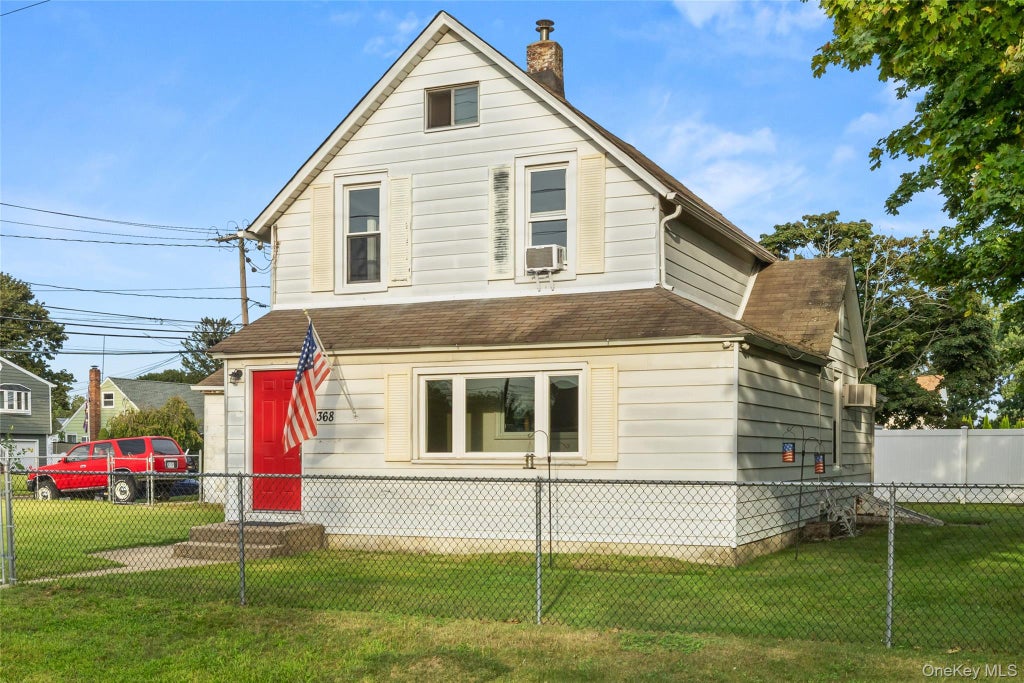 Photo of 368 Catskill Avenue, Lindenhurst, NY 11757 (MLS # 1049062)