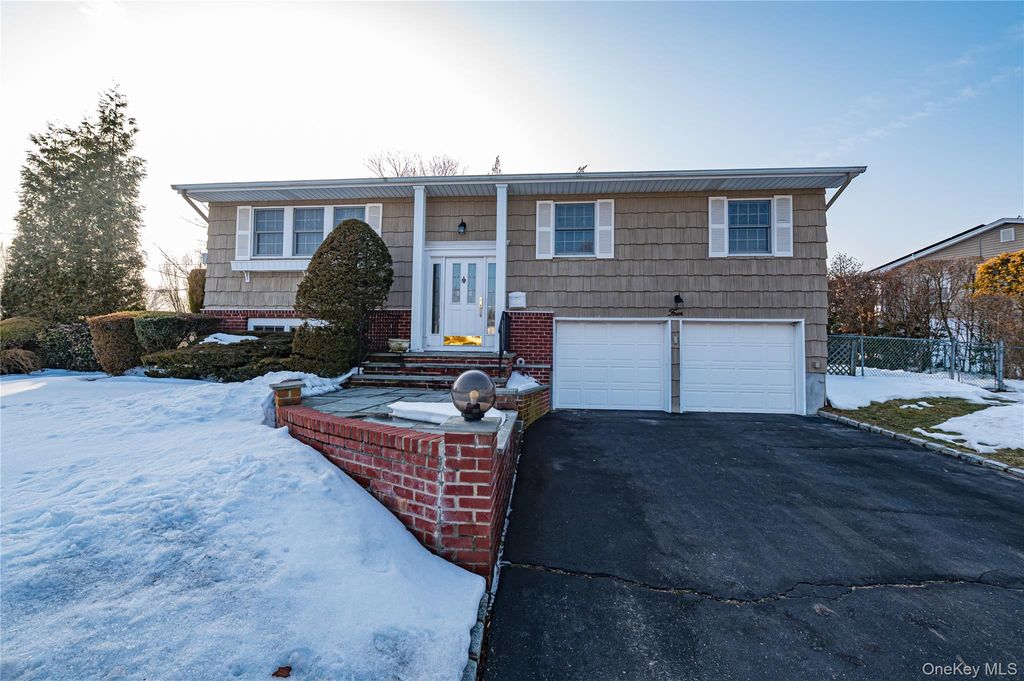 Photo of 4 Winslow Lane, Kings Park, NY 11754 (MLS # 964111)