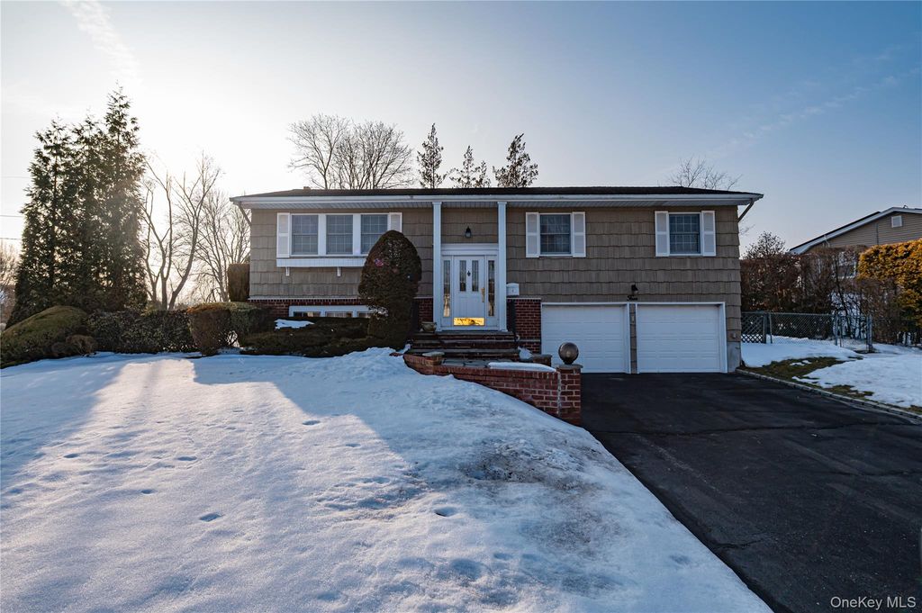 Photo of 4 Winslow Lane, Kings Park, NY 11754 (MLS # 964111)