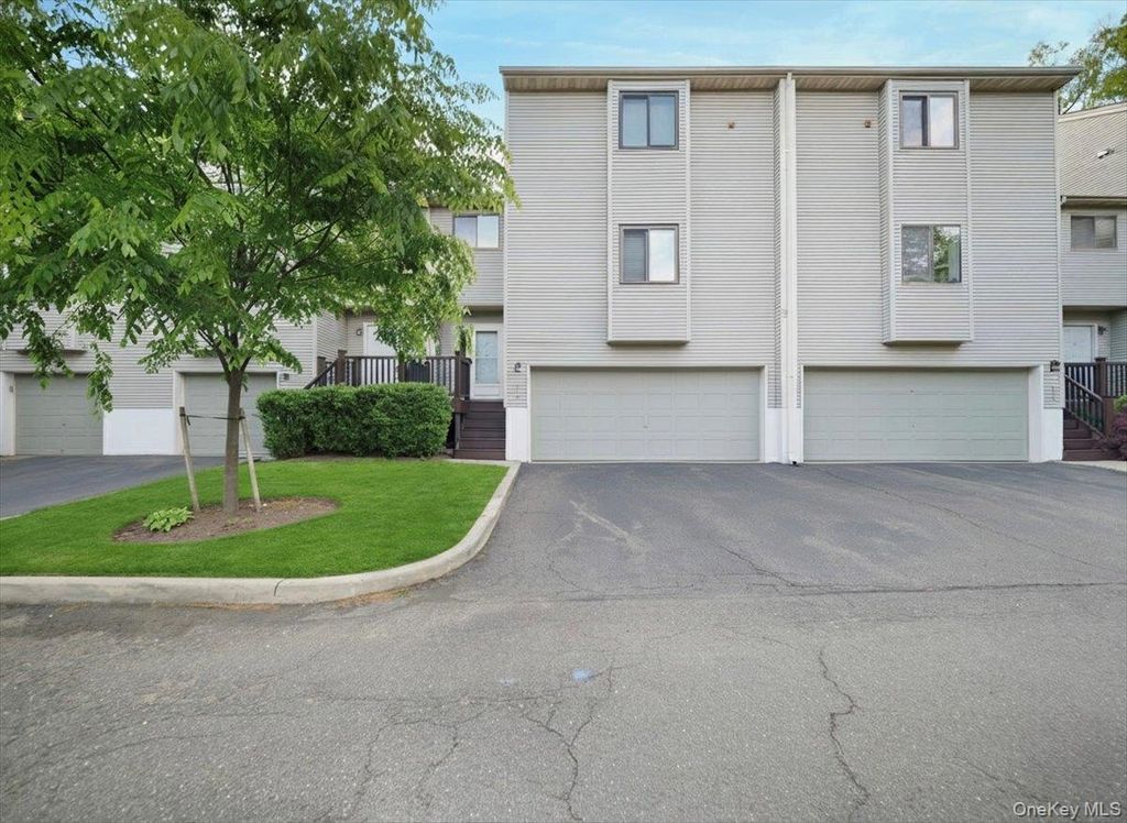 Photo of 5 Isabel Court, Nanuet, NY 10954 (MLS # 997461)