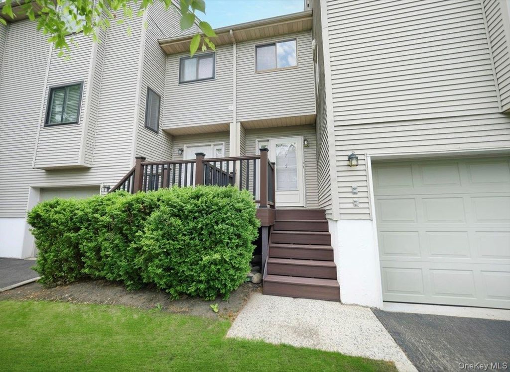 Photo of 5 Isabel Court, Nanuet, NY 10954 (MLS # 997461)