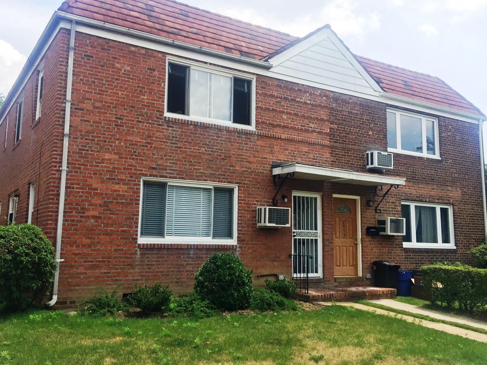 Rental Property at 170th Street 2nd Fl, Fresh Meadows, Queens, NY - Bedrooms: 3 
Bathrooms: 1 
Rooms: 5  - $2,700 MO.