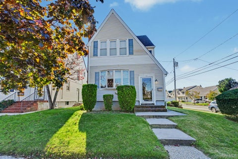 Photo of 26 Munro Boulevard, Valley Stream, NY 11581 (MLS # 1063730)