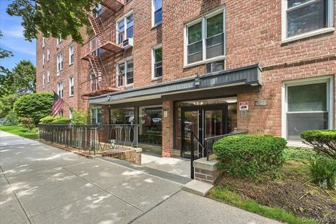 Photo of 68-15 Selfridge Street #4F, Forest Hills, NY 11375 (MLS # 1005908)