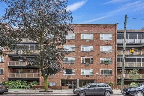 Photo of 101 Lincoln Avenue #1R, Mineola, NY 11501 (MLS # 982232)