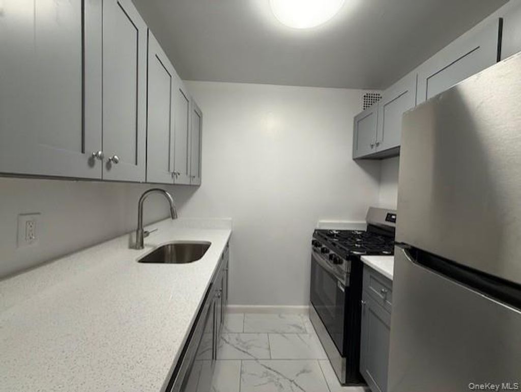 Photo of 101 Lincoln Avenue #1R, Mineola, NY 11501 (MLS # 982232)