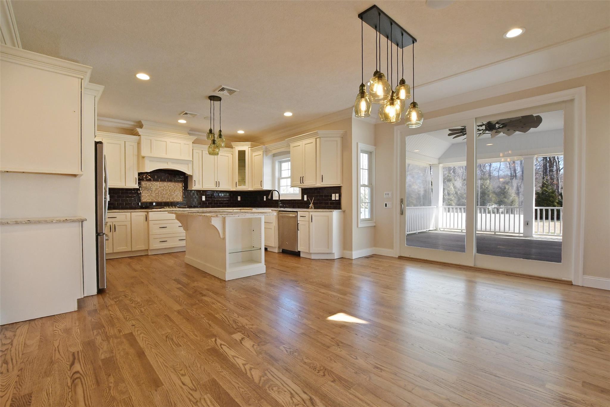 103 W Silver Beech Lane, Calverton, Florida image 23