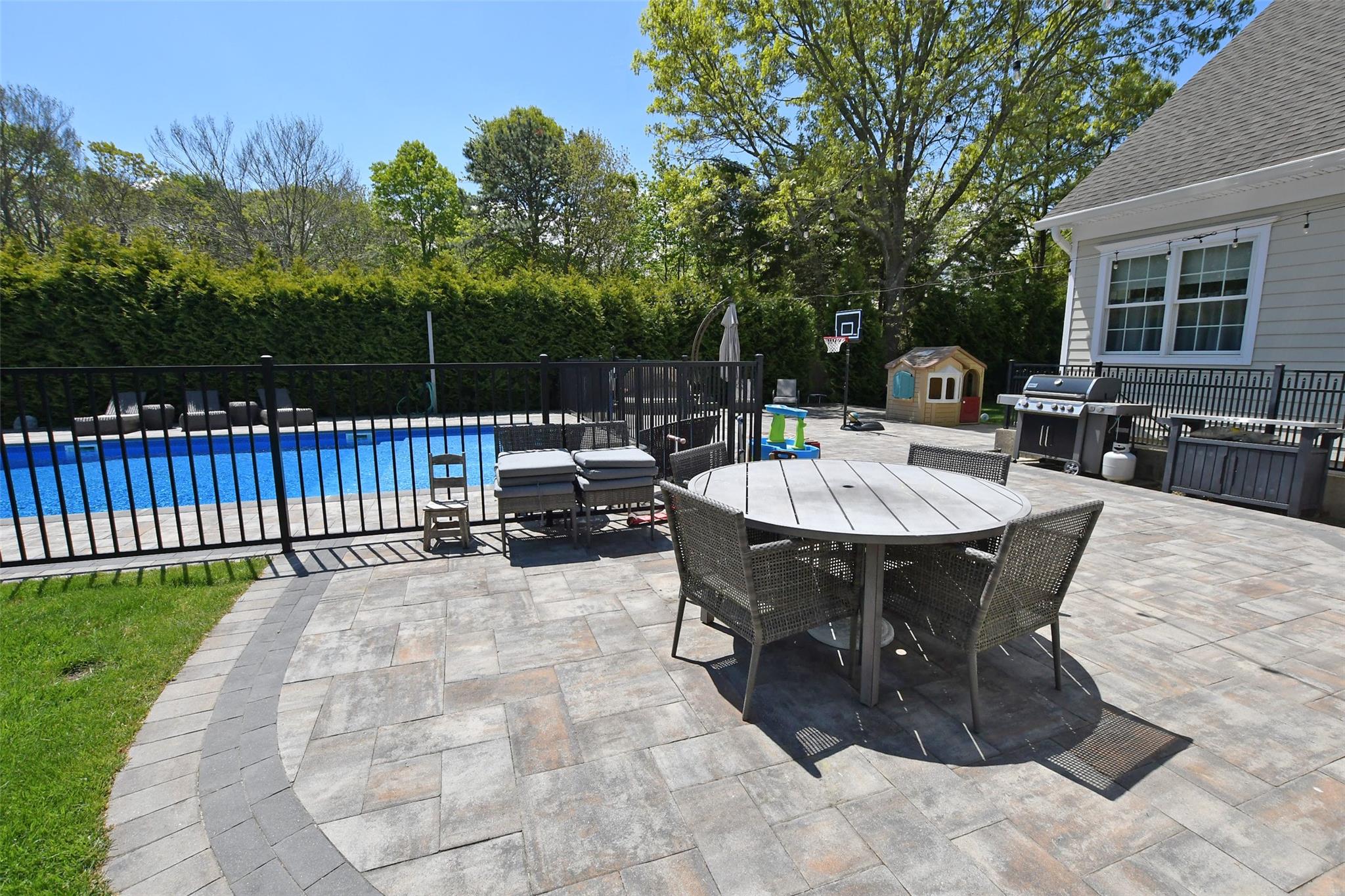 103 W Silver Beech Lane, Calverton, Florida image 9