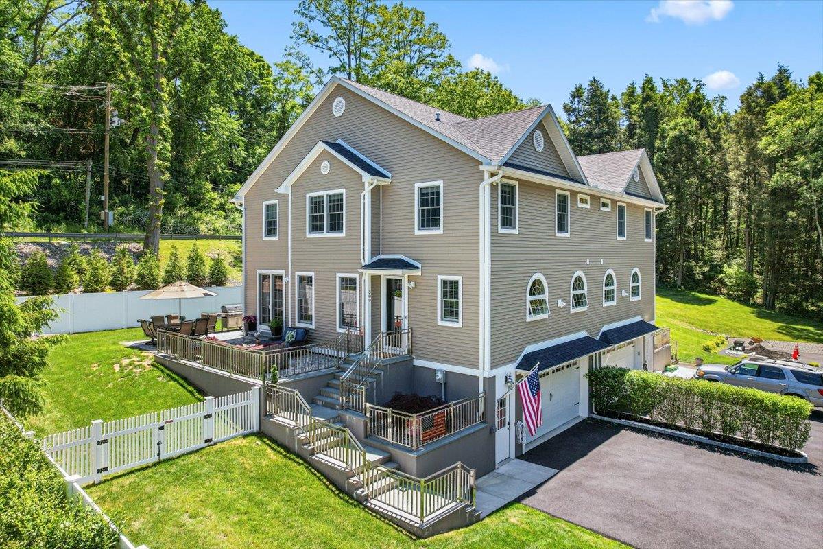 Property for Sale at Granite Springs Road, Yorktown Heights, New York - Bedrooms: 3 
Bathrooms: 3 
Rooms: 8  - $929,900